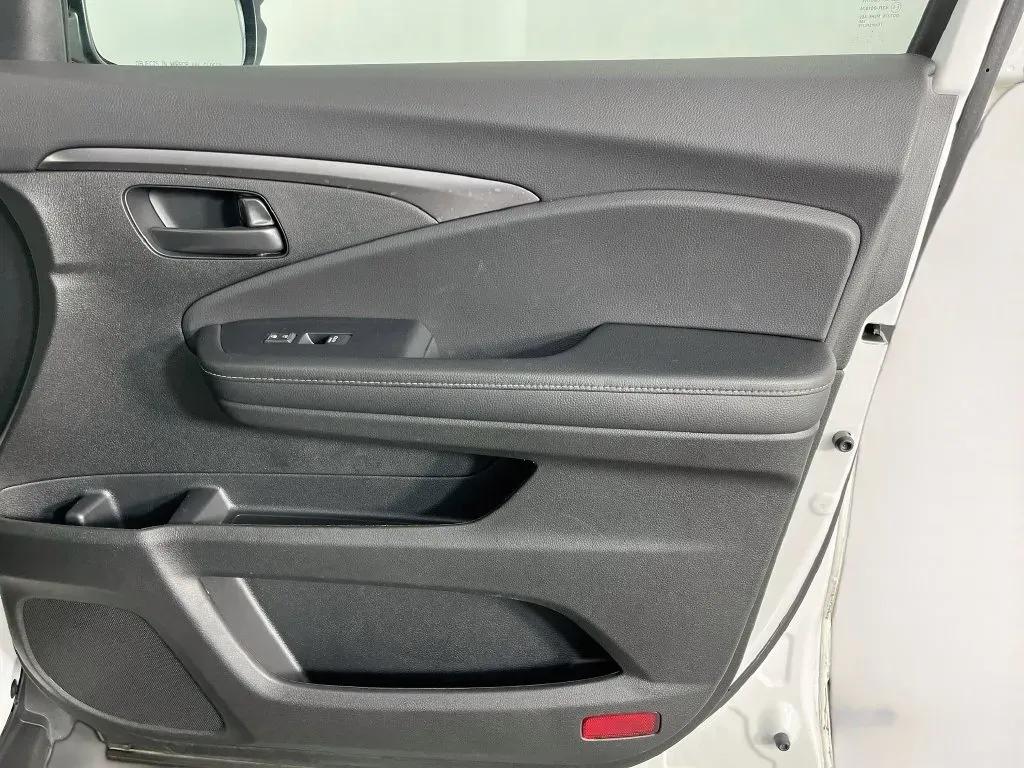 Honda Passport photo 35