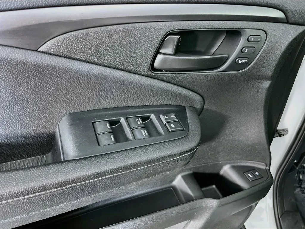 Honda Passport photo 23