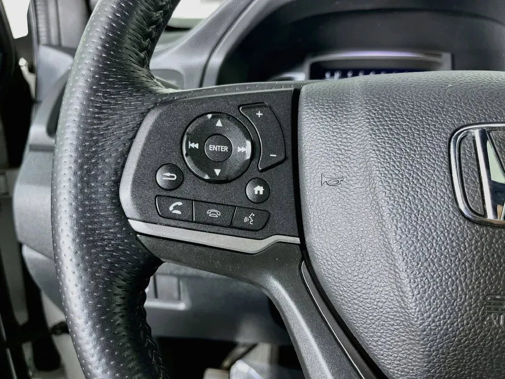 Honda Passport photo 14