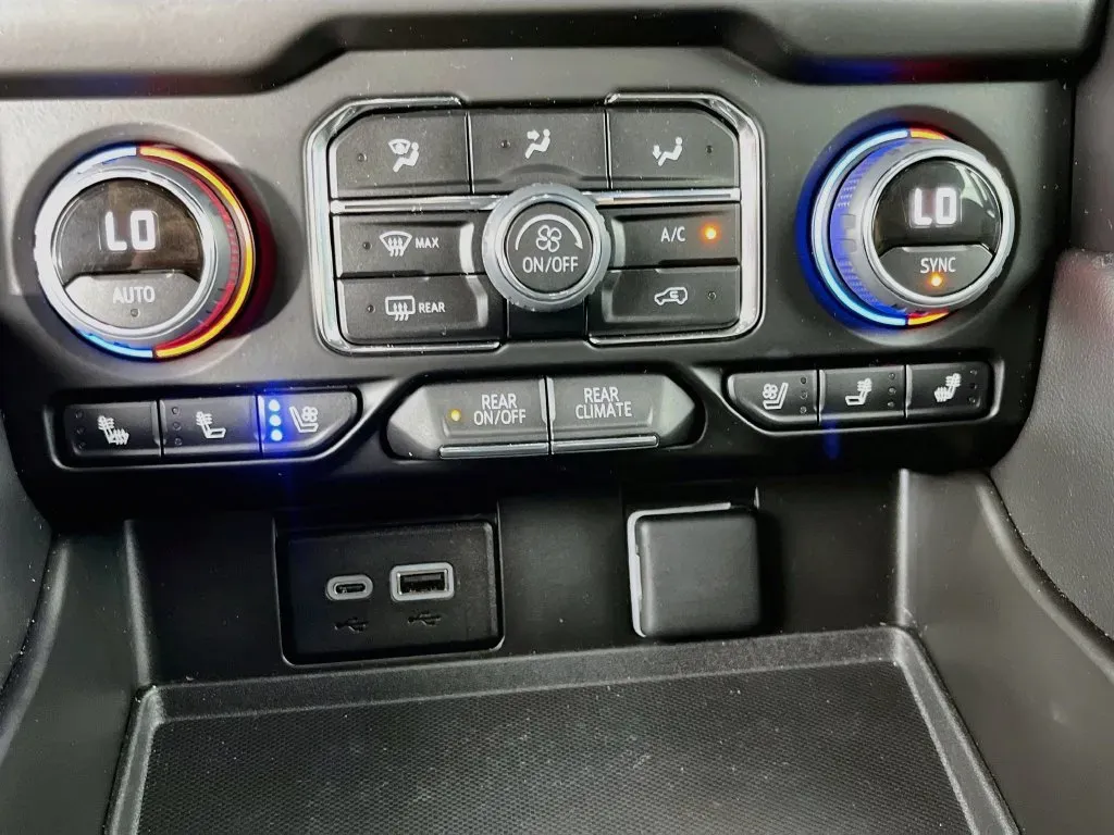Chevrolet Tahoe photo 22