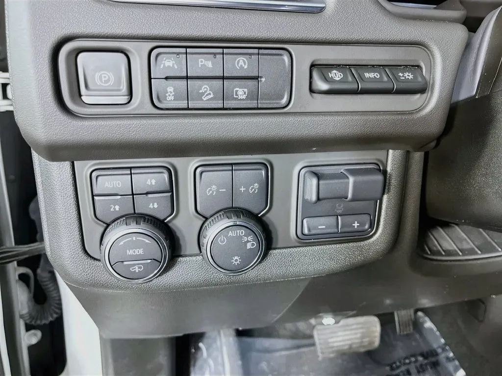 Chevrolet Tahoe photo 11