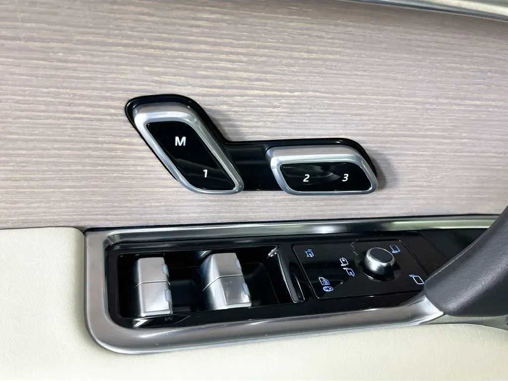 Land Rover Range Rover photo 25