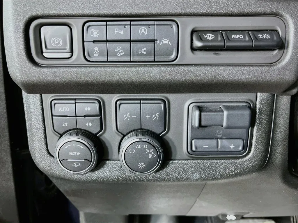 Chevrolet Tahoe photo 11