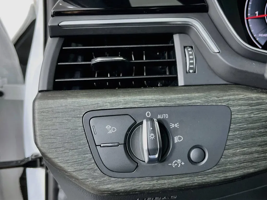 Audi A4 photo 11