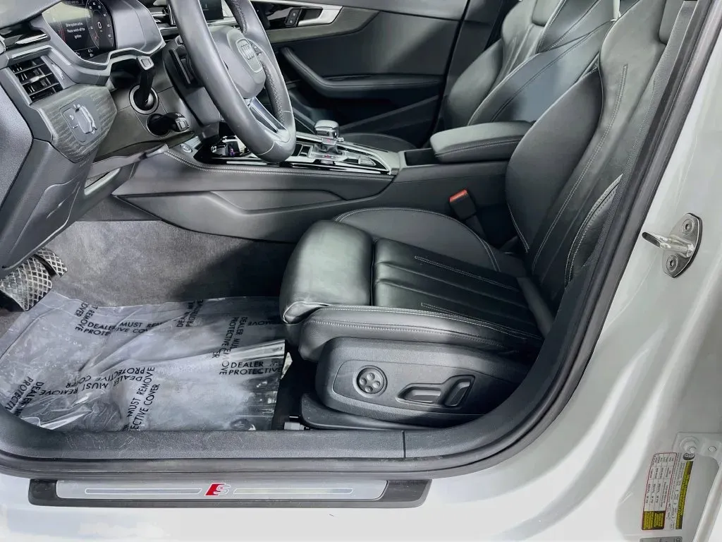 Audi A4 photo 28