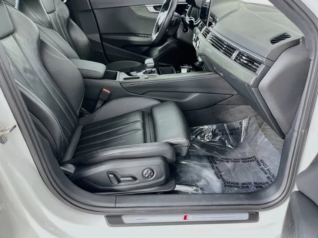 Audi A4 photo 35