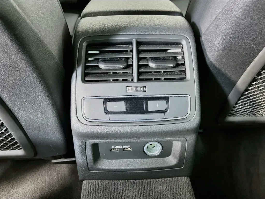 Audi A4 photo 34