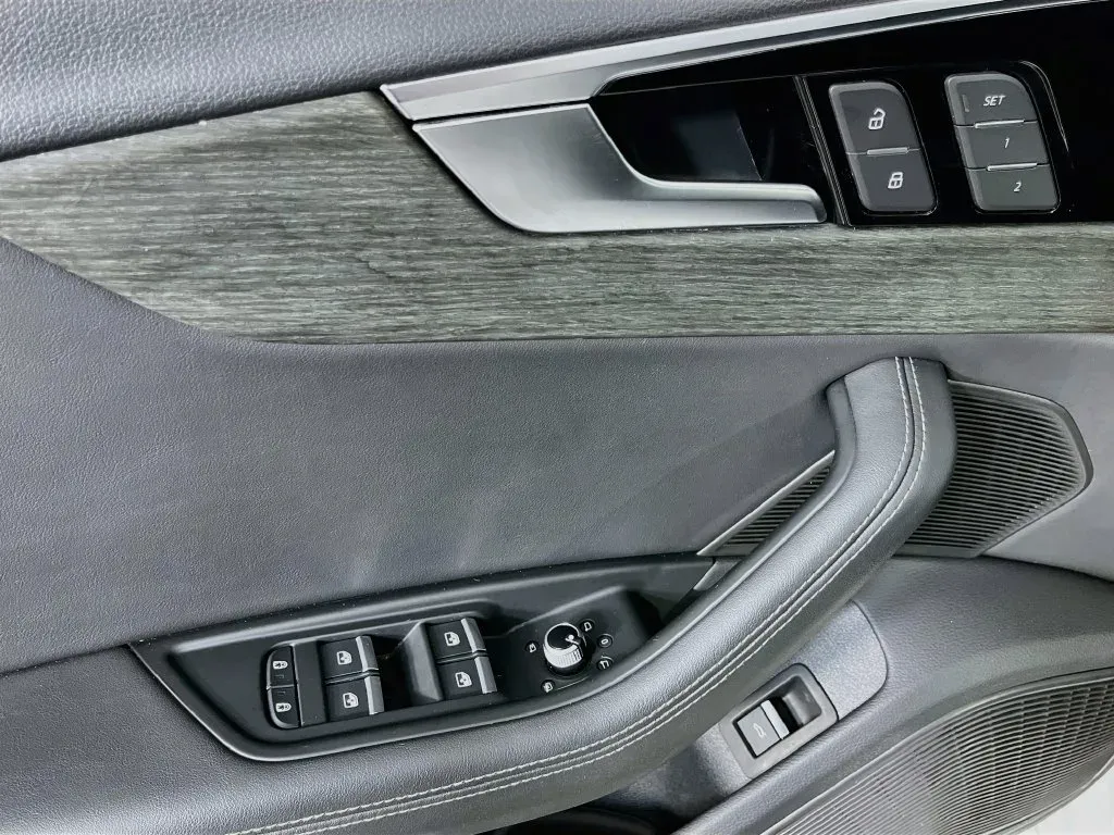 Audi A4 photo 26