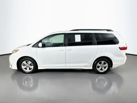 More photos of 2020 Toyota Sienna LE at Clement Supercenter, MO