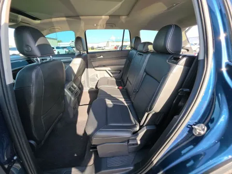 More photos of 2022 Volkswagen Atlas 3.6L V6 SEL R-Line at Clement Supercenter, MO