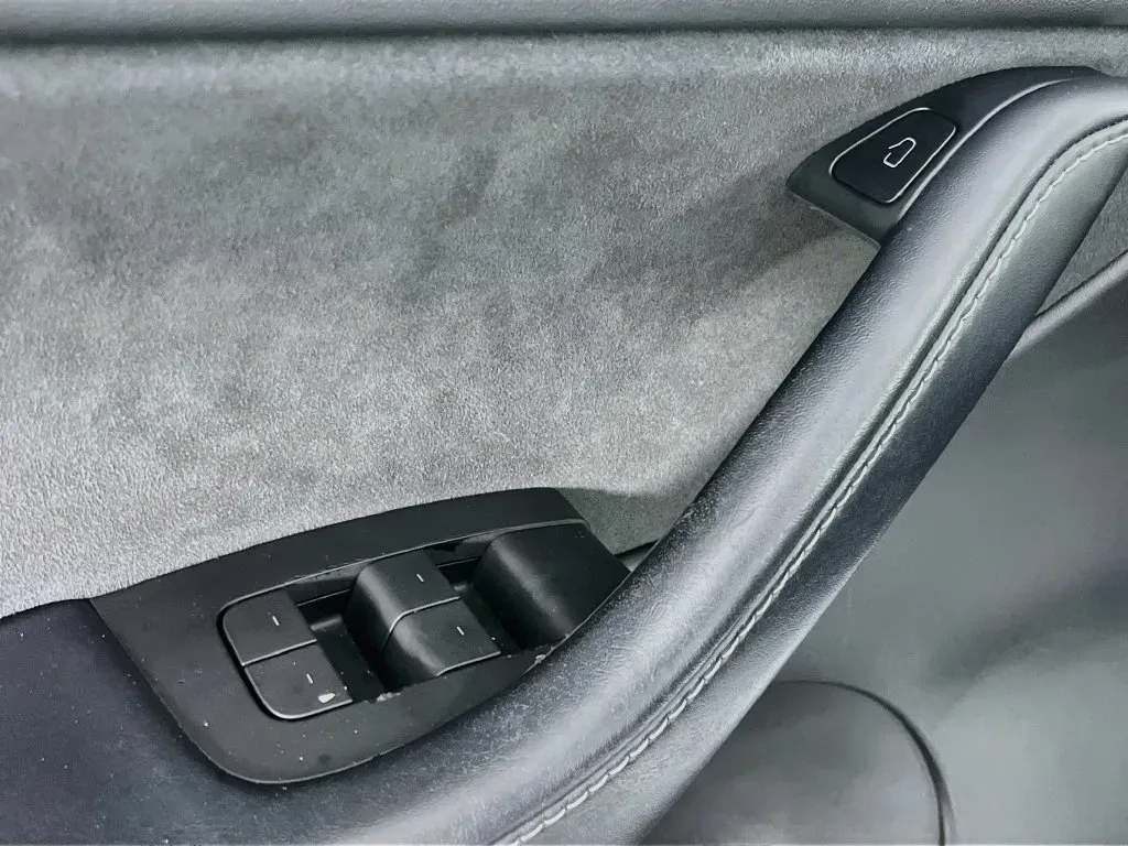 Tesla Model Y photo 21