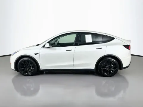 More photos of 2022 Tesla Model Y Long Range at Clement Supercenter, MO