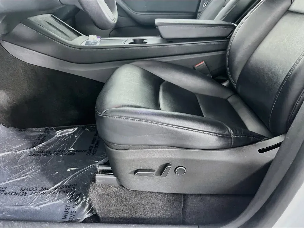 Tesla Model Y photo 23