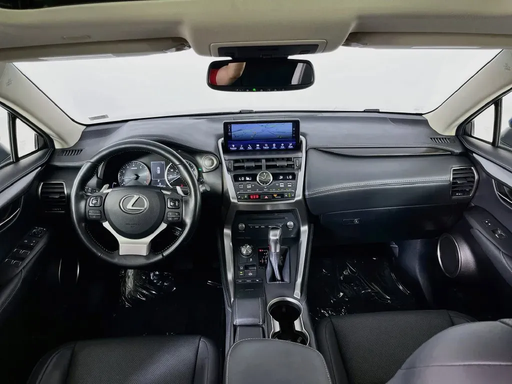 Lexus NX photo 10
