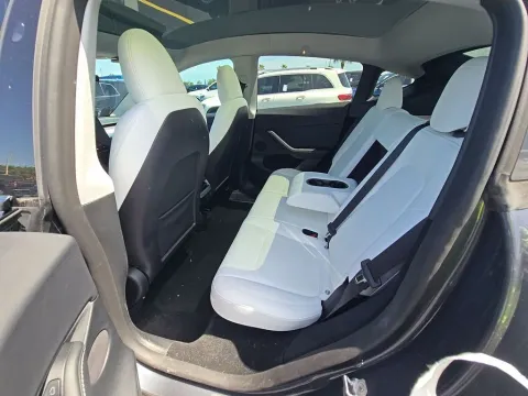 More photos of 2023 Tesla Model Y Long Range at Clement Supercenter, MO
