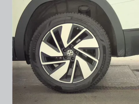 More photos of 2024 Volkswagen Atlas 2.0T SE w/Technology at Clement Supercenter, MO