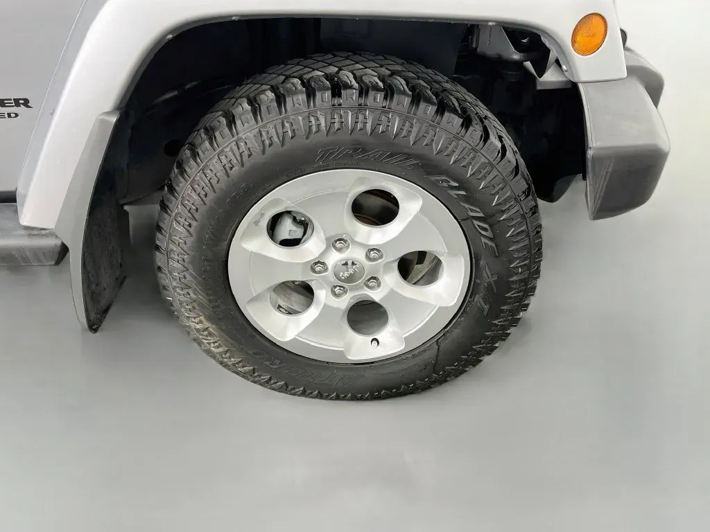 Jeep Wrangler photo 32