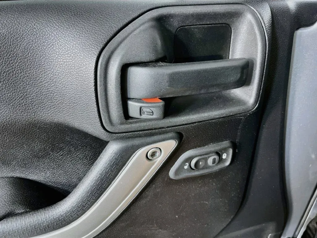Jeep Wrangler photo 21