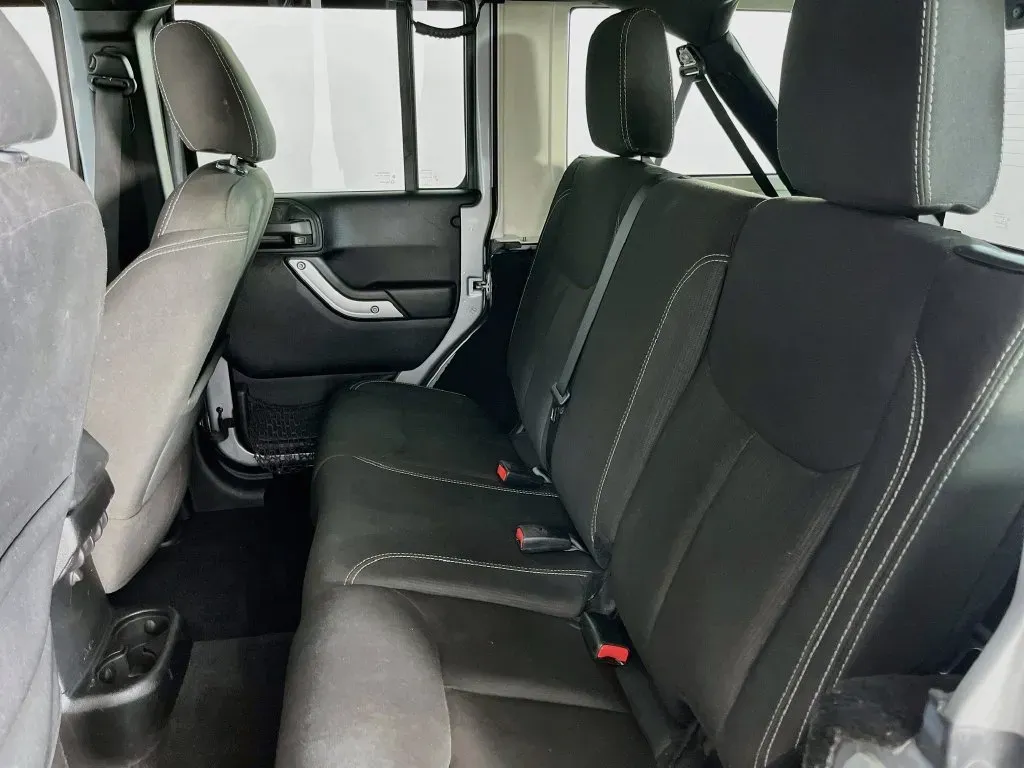 Jeep Wrangler photo 27