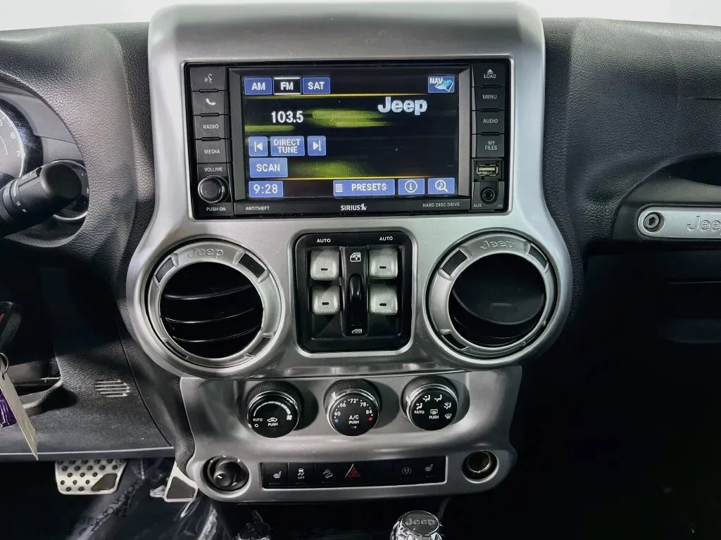 Jeep Wrangler photo 18