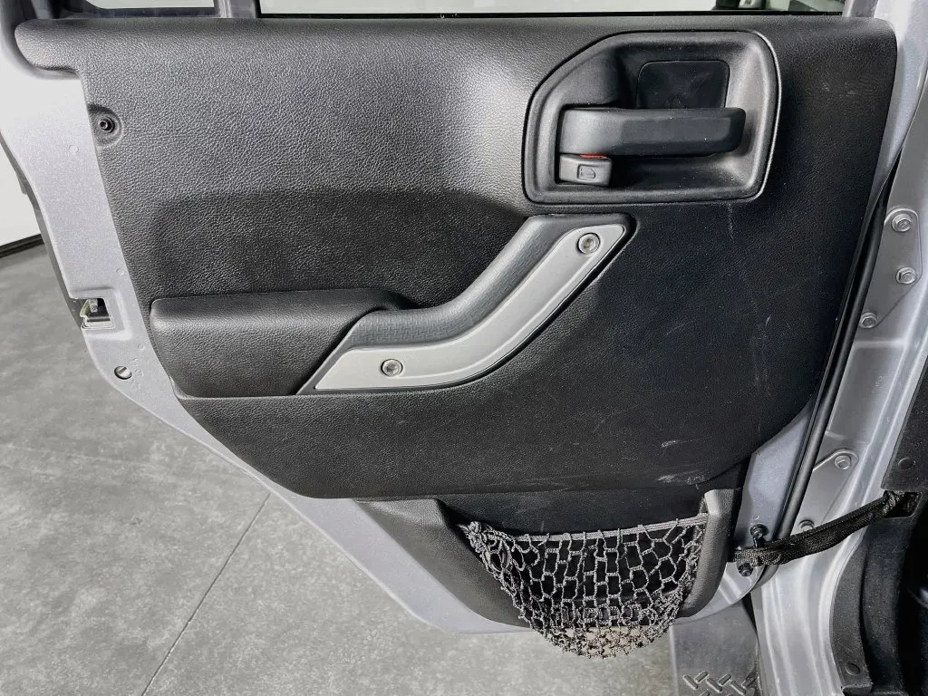 Jeep Wrangler photo 26