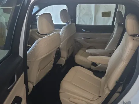 More photos of 2023 Jeep Grand Cherokee L Limited at Clement Supercenter, MO