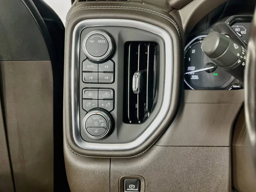 GMC Sierra photo 11
