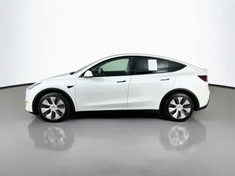 More photos of 2021 Tesla Model Y Long Range at Clement Supercenter, MO