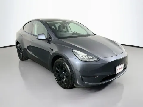 More photos of 2021 Tesla Model Y Long Range at Clement Supercenter, MO