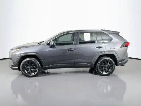 More photos of 2022 Toyota RAV4 LE at Clement Supercenter, MO