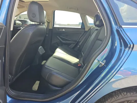More photos of 2020 Volkswagen Jetta 1.4T SE at Clement Supercenter, MO