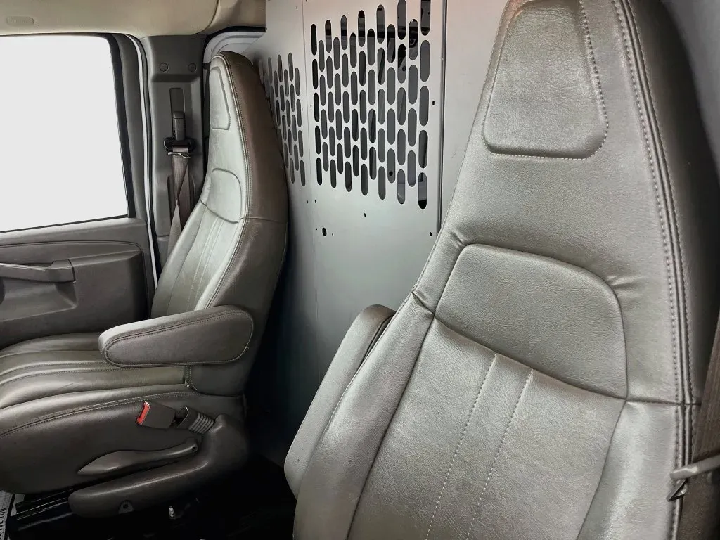 Chevrolet Express photo 24