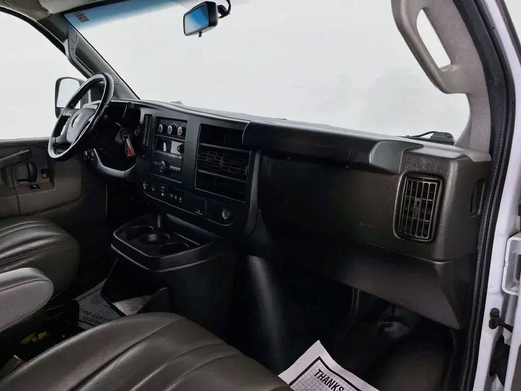 Chevrolet Express photo 29