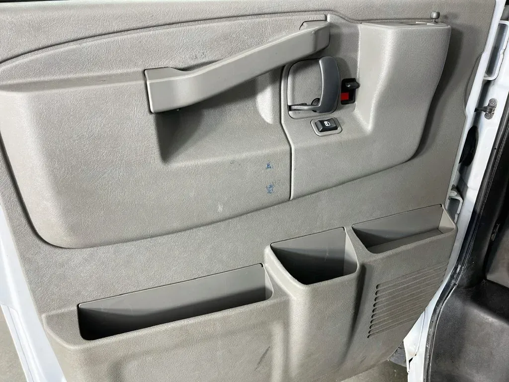 Chevrolet Express photo 22