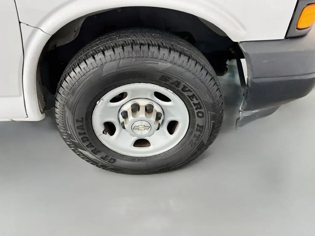 Chevrolet Express photo 32