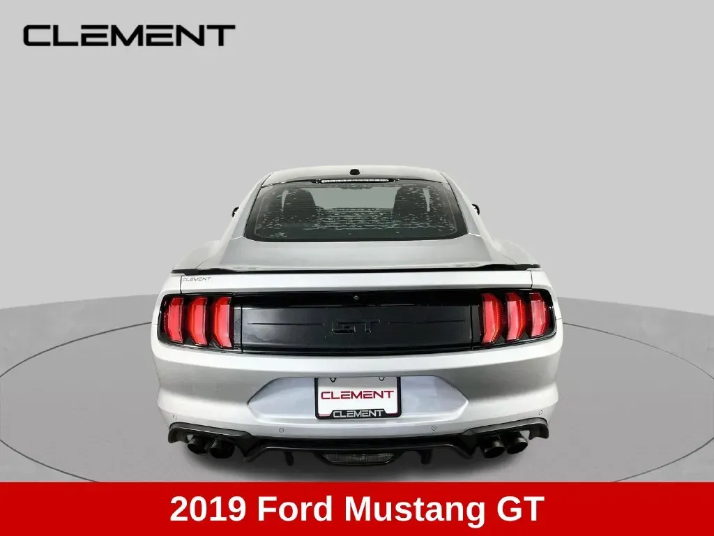 Ford Mustang photo 7