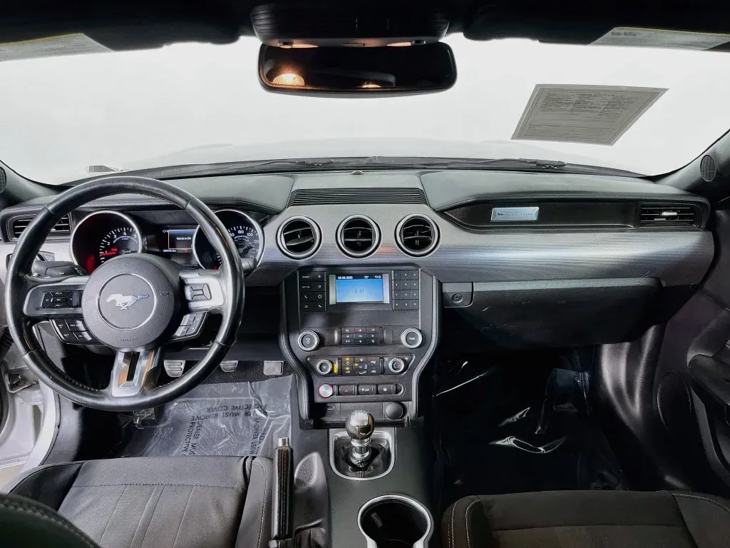 Ford Mustang photo 10