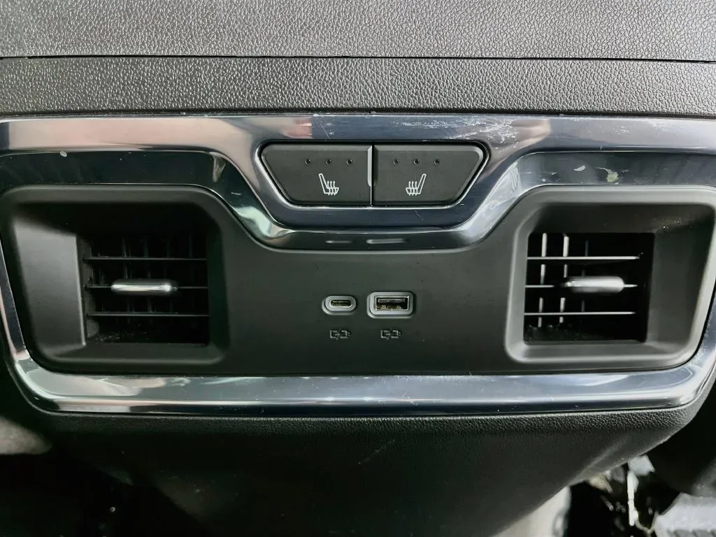 Chevrolet Silverado photo 33