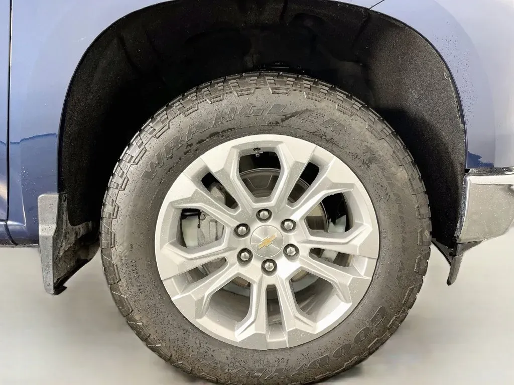 Chevrolet Silverado photo 38
