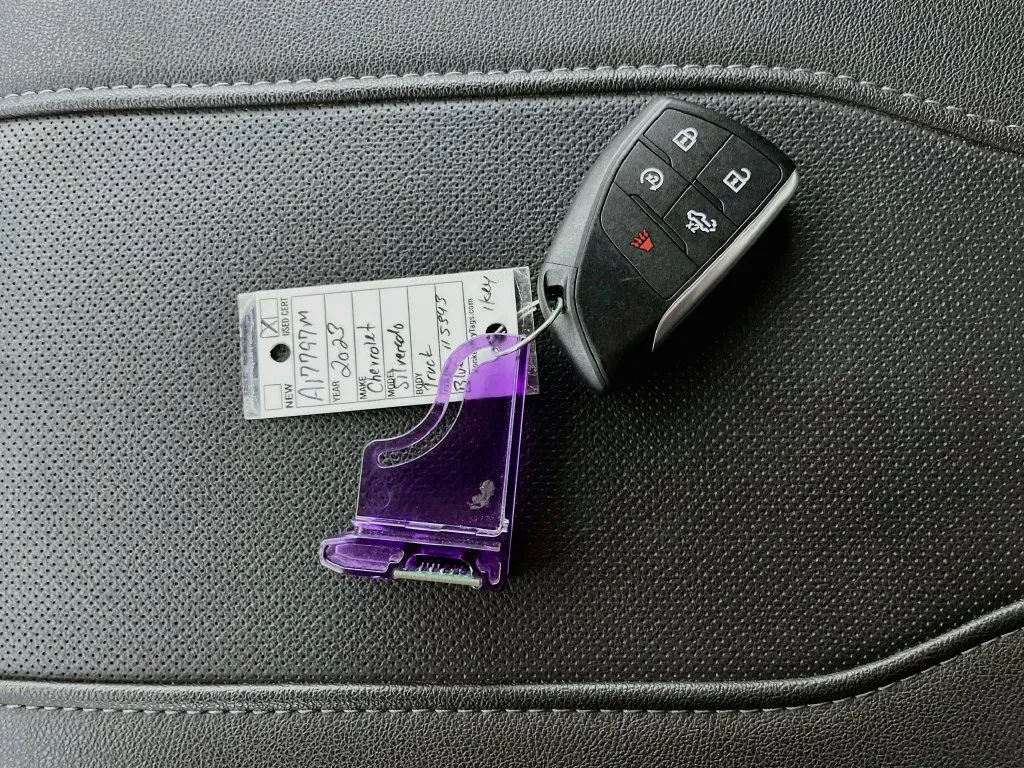 Chevrolet Silverado photo 23