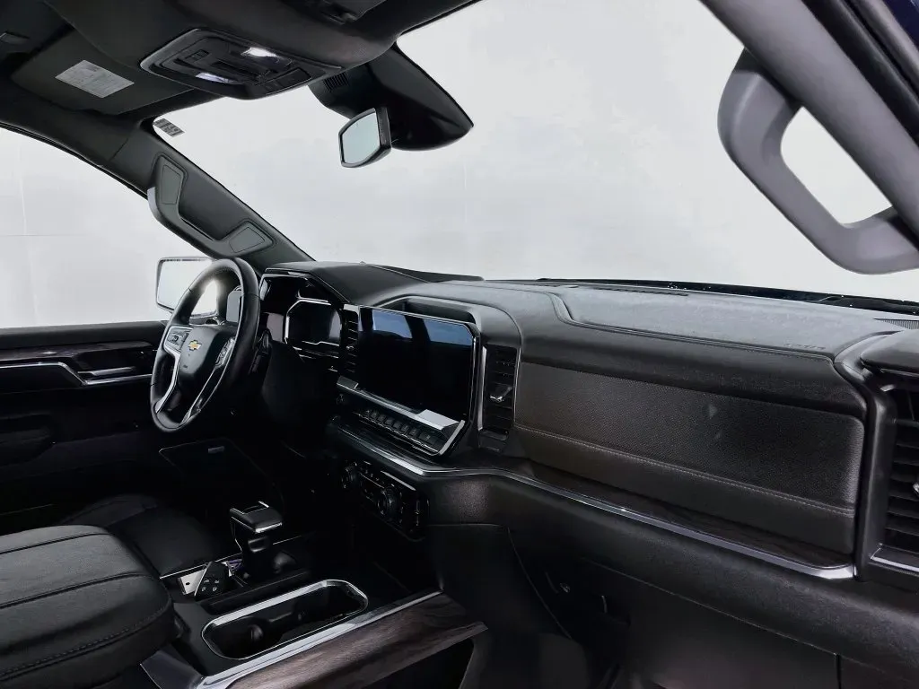 Chevrolet Silverado photo 35