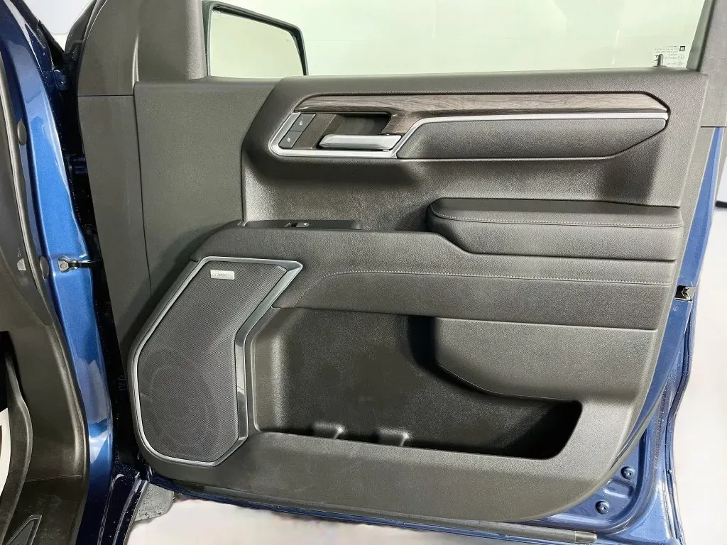 Chevrolet Silverado photo 36
