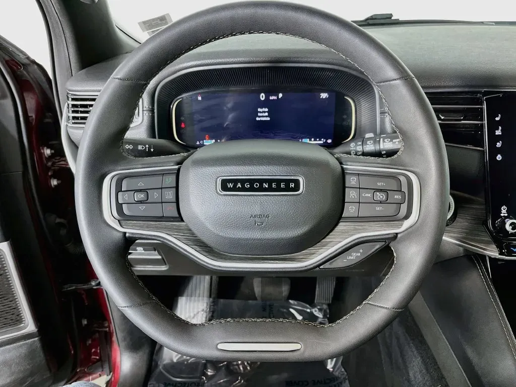 Jeep Wagoneer L photo 13