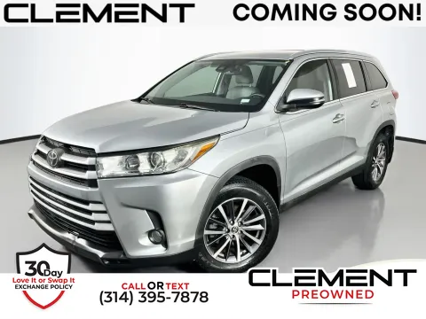 Silver 2019 Toyota Highlander XLE for sale in St. Charles, MO