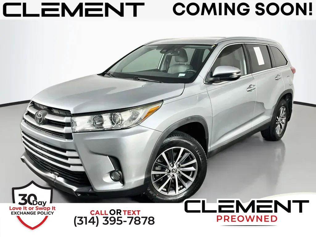 Silver 2019 Toyota Highlander XLE for sale in St. Charles, MO