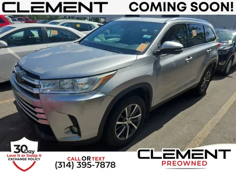 Silver 2019 Toyota Highlander XLE for sale in St. Charles, MO