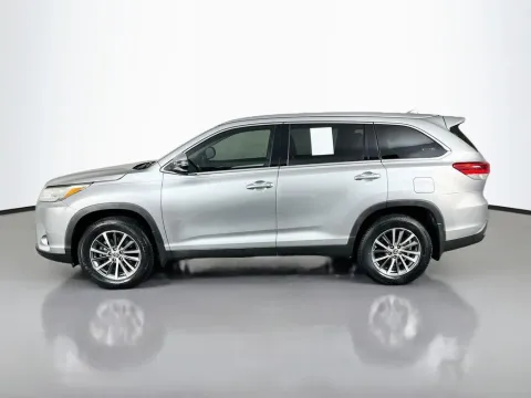 More photos of 2019 Toyota Highlander XLE at Clement Supercenter, MO