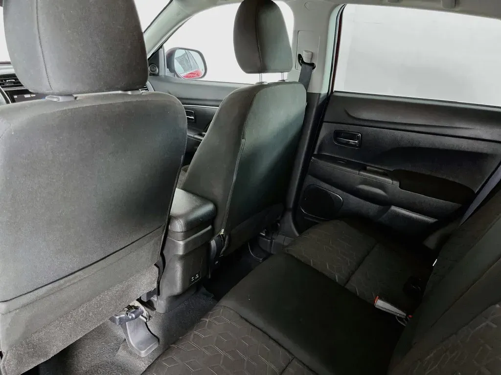 Mitsubishi Outlander Sport photo 31