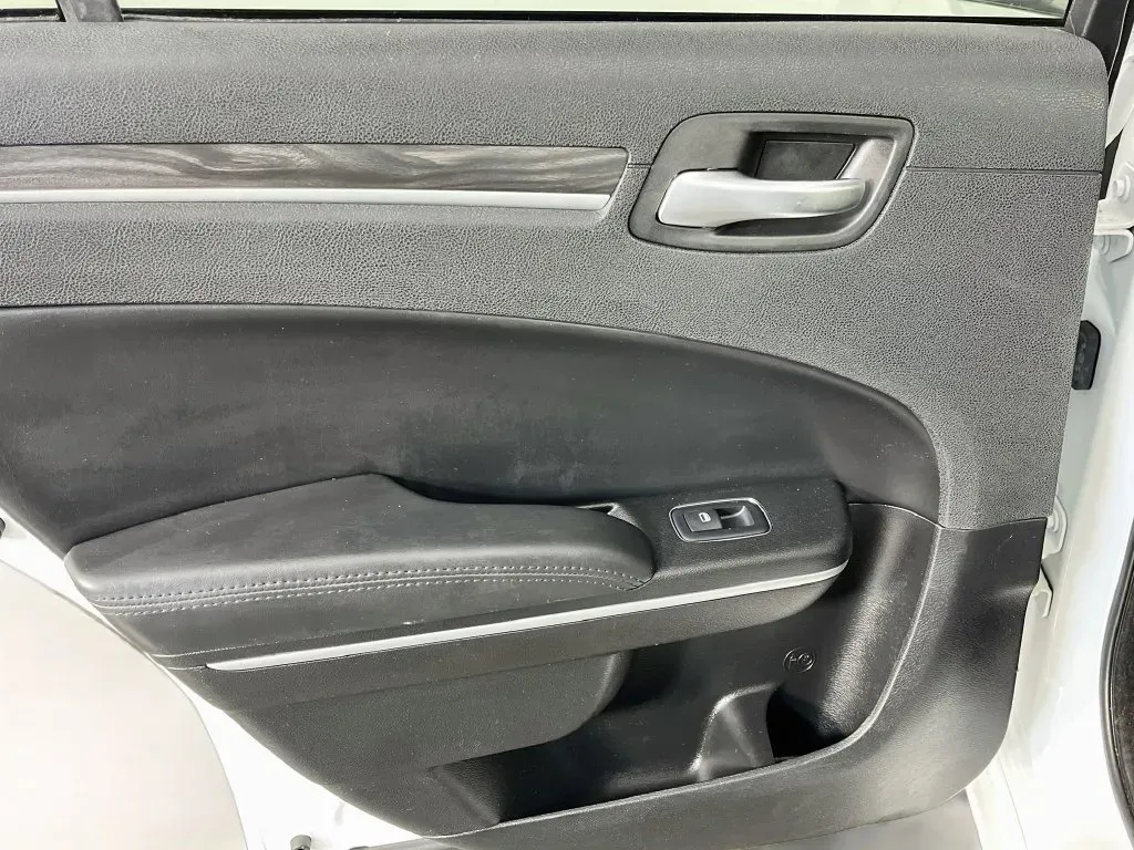Chrysler 300 photo 28