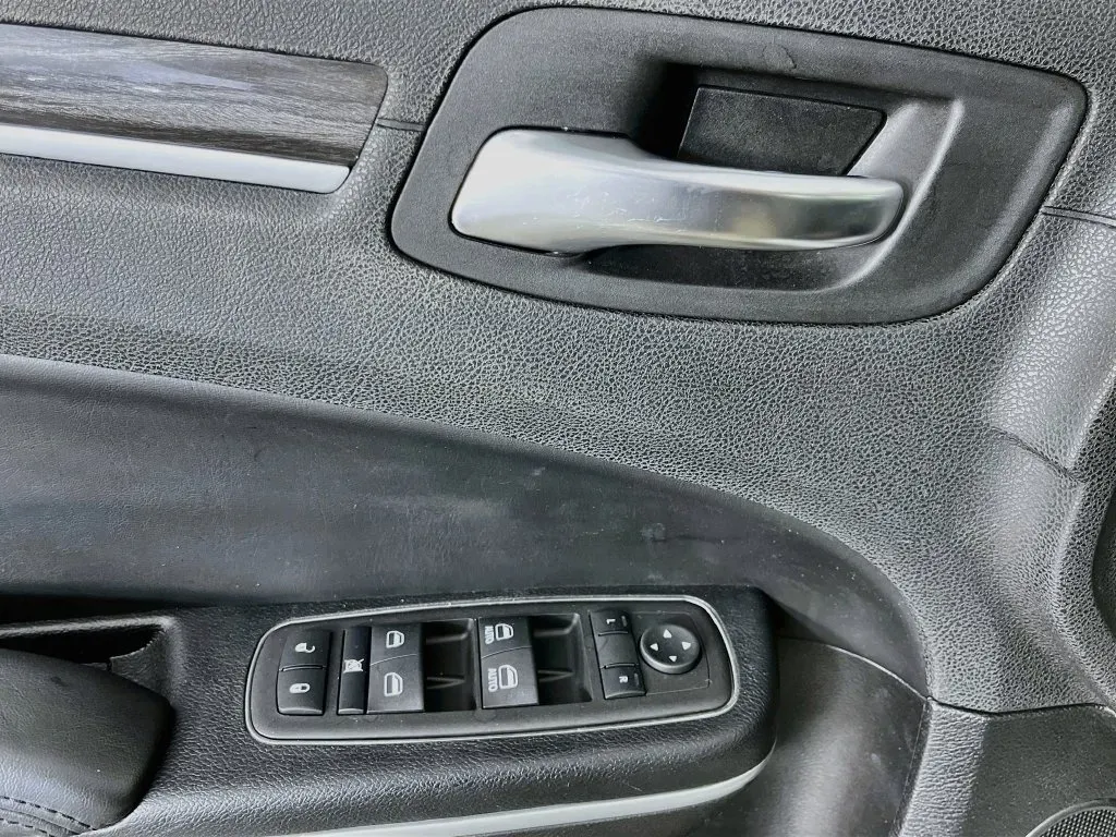 Chrysler 300 photo 23
